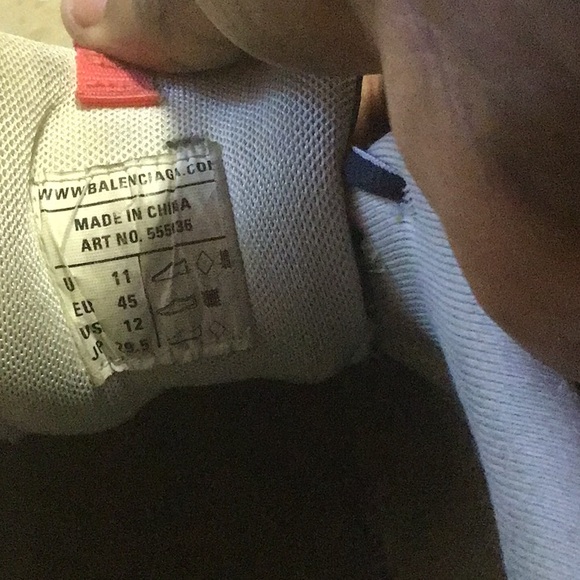 Balenciagas tracks - Picture 2 of 3